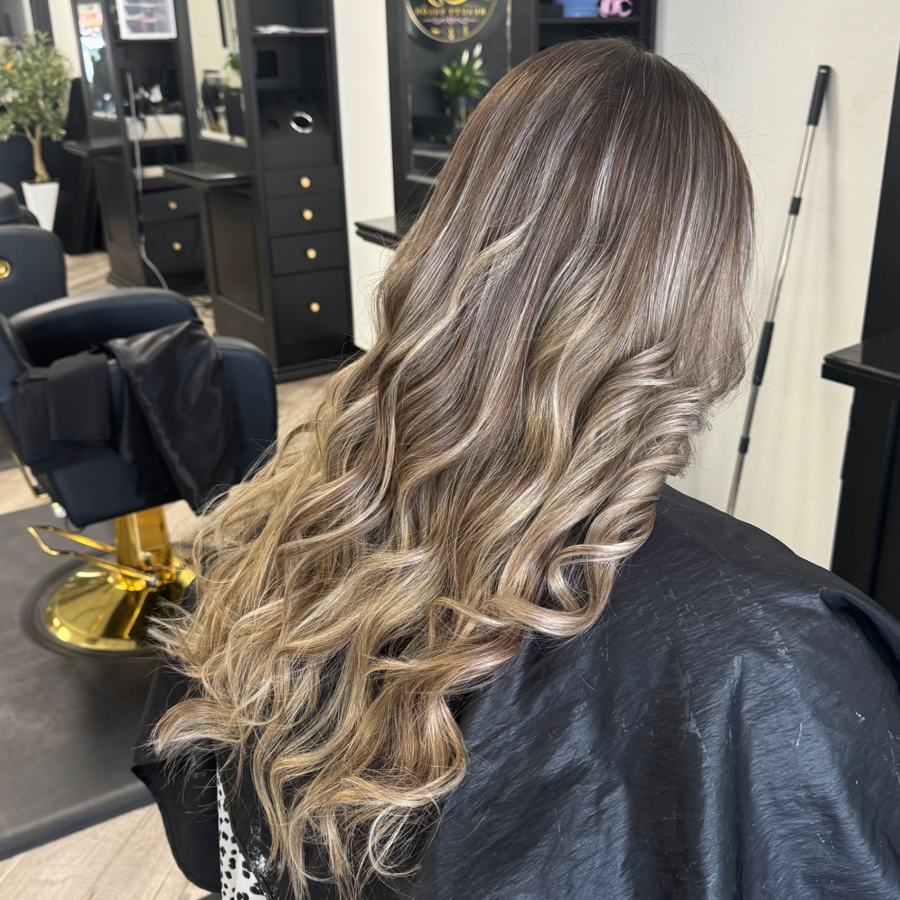 Balayage waves with blonde highlights